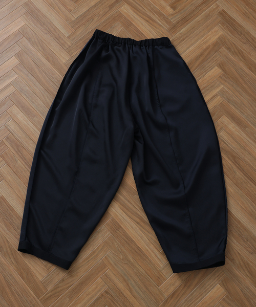 JOURNAL STANDARD LUXE(ジャーナルスタンダード ラックス)の「ダブルフェイス カームパンツ(その他パンツ・レディース・ブラック/ネイビー・FREE)」の6枚目の写真