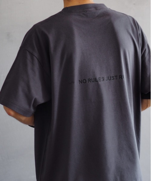 Leyline（レイライン）の「【Leyline】Adjuster graphic tee / 裾ドローコード ビッグシルエットTシャツ（Tシャツ/カットソー・メンズ・ホワイト/ダークグレー・X-LARGE/LARGE/MEDIUM）」の4枚目の写真