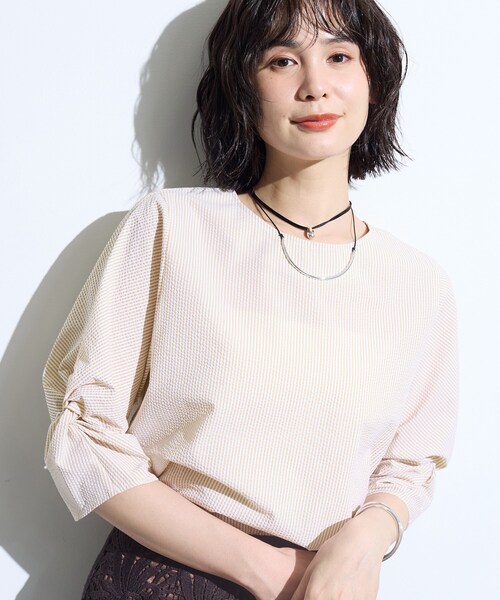 INDIVI(インディヴィ)の「【撥水/UVケア】ねじり袖サッカートップス(Tシャツ/カットソー・レディース・ホワイト/ネイビー系2/ブラック/イエロー系9・15 /05/34/38/19/13)」の4枚目の写真