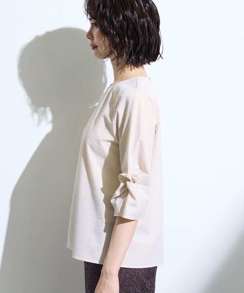 INDIVI(インディヴィ)の「【撥水/UVケア】ねじり袖サッカートップス(Tシャツ/カットソー・レディース・ホワイト/ネイビー系2/ブラック/イエロー系9・15 /05/34/38/19/13)」の13枚目の写真