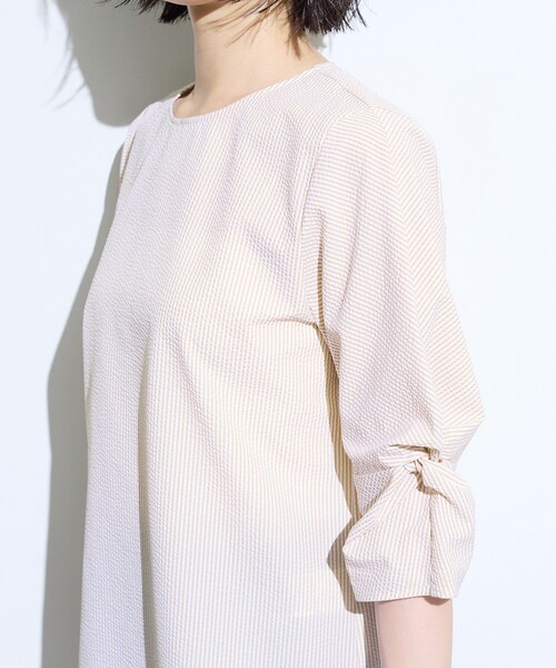 INDIVI(インディヴィ)の「【撥水/UVケア】ねじり袖サッカートップス(Tシャツ/カットソー・レディース・ホワイト/ネイビー系2/ブラック/イエロー系9・15 /05/34/38/19/13)」の6枚目の写真
