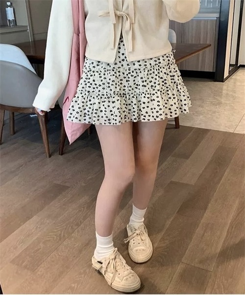 FREE STYLISTS(フリー スタイリスト)の「小花柄ティアードミニスカート(スカート・レディース・ホワイト/ブラック・M/XS/XL/S)」の12枚目の写真
