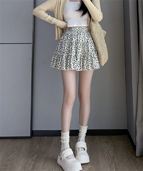 FREE STYLISTS(フリー スタイリスト)の「小花柄ティアードミニスカート(スカート・レディース・ホワイト/ブラック・M/XS/XL/S)」の13枚目の写真