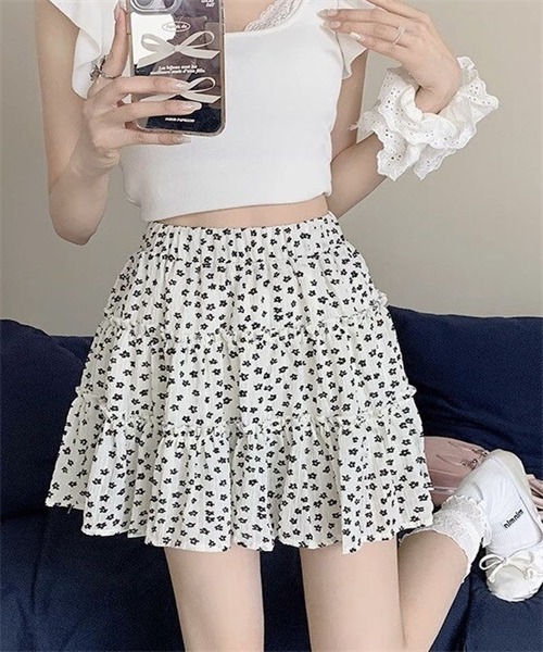 FREE STYLISTS(フリー スタイリスト)の「小花柄ティアードミニスカート(スカート・レディース・ホワイト/ブラック・M/XS/XL/S)」の7枚目の写真