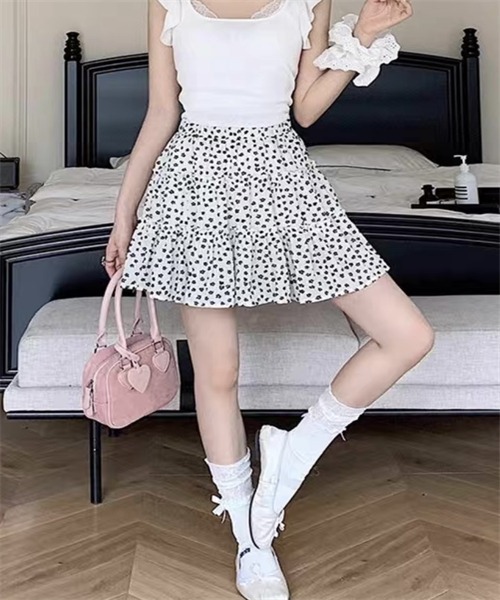 FREE STYLISTS(フリー スタイリスト)の「小花柄ティアードミニスカート(スカート・レディース・ホワイト/ブラック・M/XS/XL/S)」の6枚目の写真