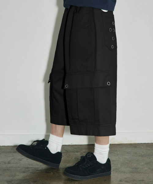 SCALLYWAG（スカリーワグ）の「クロスアイレットワイドカーゴバミューダパンツ[ブラック]（その他パンツ・レディース・その他・LARGE/MEDIUM/SMALL）」の8枚目の写真