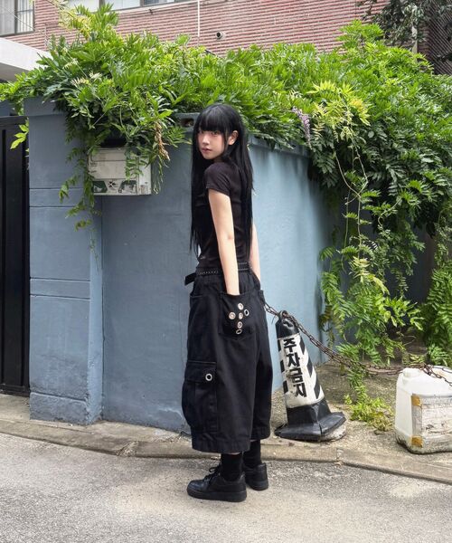 SCALLYWAG（スカリーワグ）の「クロスアイレットワイドカーゴバミューダパンツ[ブラック]（その他パンツ・レディース・その他・LARGE/MEDIUM/SMALL）」の9枚目の写真