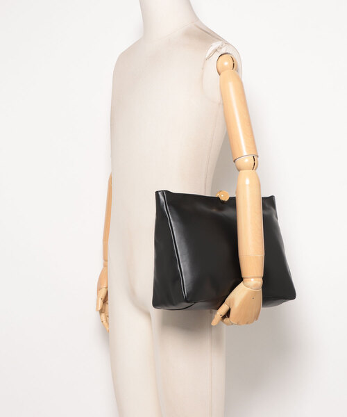 FURLA(フルラ)の「フルラ スフェラ ソフト (Furla Sfera Soft) クラッチ(クラッチバッグ・レディース・ブラック/ホワイト・ONE SIZE)」の11枚目の写真