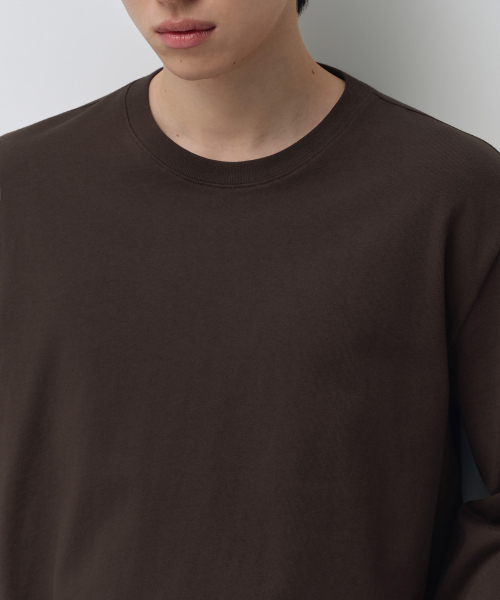 MUSINSA STANDARD（ムシンサスタンダード）の「レギュラーロングスリーブクロップTシャツ[ダークブラウン]（Tシャツ/カットソー・メンズ・その他・SMALL/MEDIUM/LARGE/X-LARGE/2XL/3XL）」の3枚目の写真