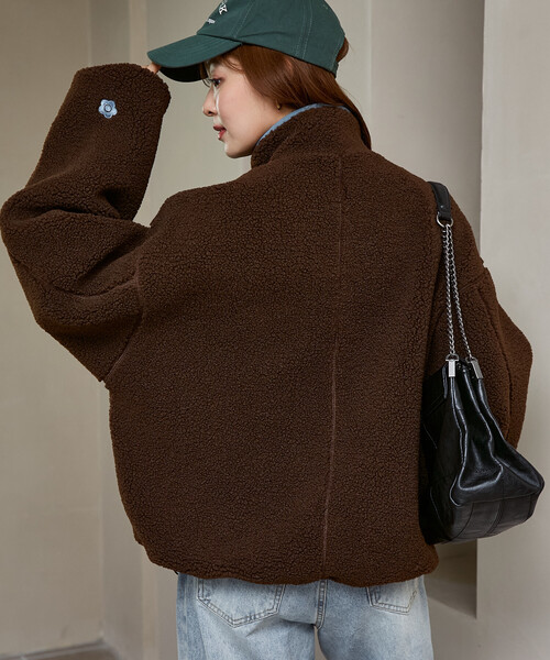 MARY QUANT(マリークワント)の「MARY QUANT × PUBLUX/マリークワント <ユニセックス>別注 配色 パイピング ボア ブルゾン 限定展開(ブルゾン・メンズ・グレー/ブラウン/ベージュ・M/L/S)」の12枚目の写真