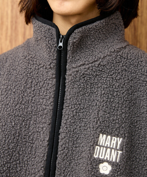 MARY QUANT(マリークワント)の「MARY QUANT × PUBLUX/マリークワント <ユニセックス>別注 配色 パイピング ボア ブルゾン 限定展開(ブルゾン・メンズ・グレー/ブラウン/ベージュ・M/L/S)」の4枚目の写真
