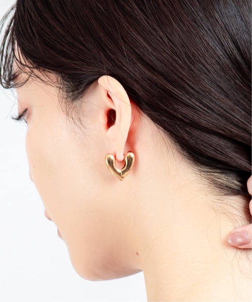 ANNIKA INEZ（アニカイネズ）の「【ANNIKA INEZ】ハートフープピアス スモールサイズ　E926 SML Heart Hoops, Sml（ピアス（両耳用）・レディース・ゴールド・FREE）」の6枚目の写真