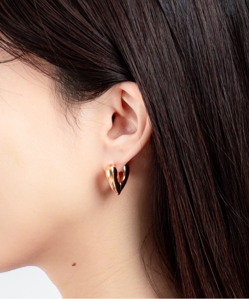 ANNIKA INEZ（アニカイネズ）の「【ANNIKA INEZ】ハートフープピアス スモールサイズ　E926 SML Heart Hoops, Sml（ピアス（両耳用）・レディース・ゴールド・FREE）」の5枚目の写真