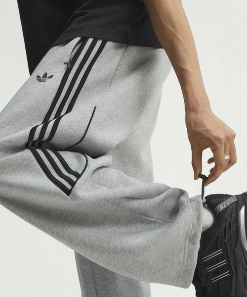 adidas（アディダス）の「スペーサー チームガイスト 26 カットライン オープン ヘムパンツ / アディダスオリジナルス adidas Originals（スウェットパンツ・メンズ・グレー・X-SMALL/XX-LARGE/LARGE/MEDIUM/X-LARGE/3XL/SMALL）」の4枚目の写真