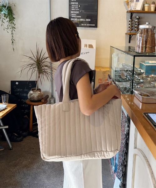 KOBE LETTUCE（コウベレタス）の「[ yuiさんコラボ ]ミニポーチ付きキルティングバッグ（トートバッグ・レディース・ブラック/オフホワイト/ブルー系その他/ベージュ系その他・FREE）」の22枚目の写真