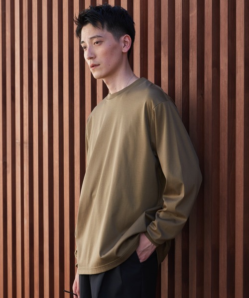 URBAN RESEARCH DOORS(アーバンリサーチドアーズ)の「『UR TECH』完声ロングスリーブクルーネックTシャツ(Tシャツ/カットソー・メンズ・オフホワイト/チャコールグレー/ベージュ・LARGE/MEDIUM)」の3枚目の写真