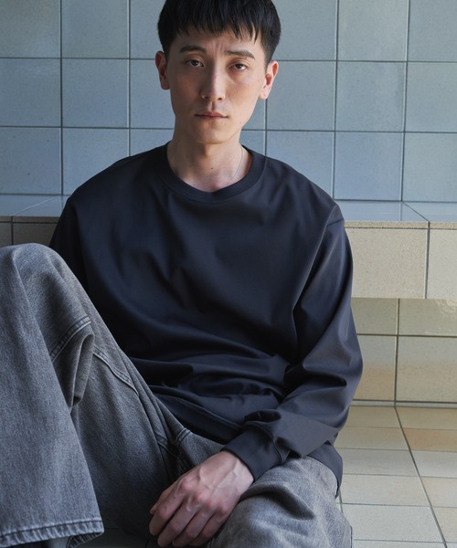 URBAN RESEARCH DOORS(アーバンリサーチドアーズ)の「『UR TECH』完声ロングスリーブクルーネックTシャツ(Tシャツ/カットソー・メンズ・オフホワイト/チャコールグレー/ベージュ・LARGE/MEDIUM)」の2枚目の写真