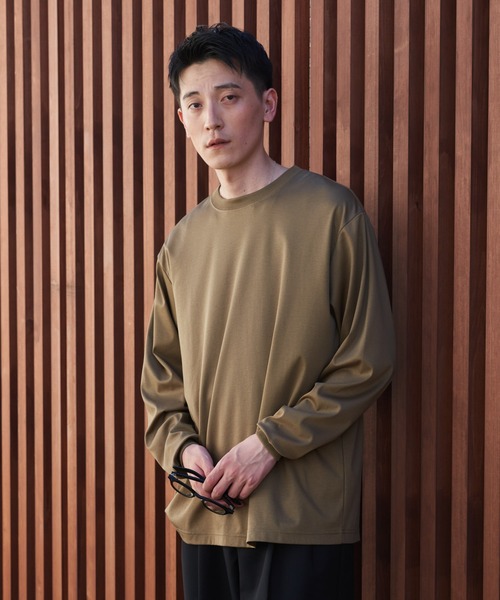 URBAN RESEARCH DOORS(アーバンリサーチドアーズ)の「『UR TECH』完声ロングスリーブクルーネックTシャツ(Tシャツ/カットソー・メンズ・オフホワイト/チャコールグレー/ベージュ・LARGE/MEDIUM)」の4枚目の写真