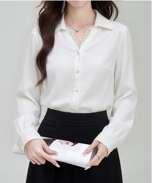 LUCPY(ラクピー)の「レースレイヤードシャツブラウス(シャツ/ブラウス・レディース・ホワイト・X-LARGE/LARGE/MEDIUM/SMALL)」の1枚目の写真