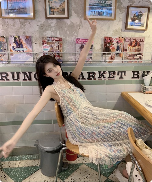 I.O.E（アイオイ）の「[韓国トレンド] フラワー刺繍シアーレイヤードロングワンピース（ワンピース・レディース・ホワイト・FREE）」の15枚目の写真