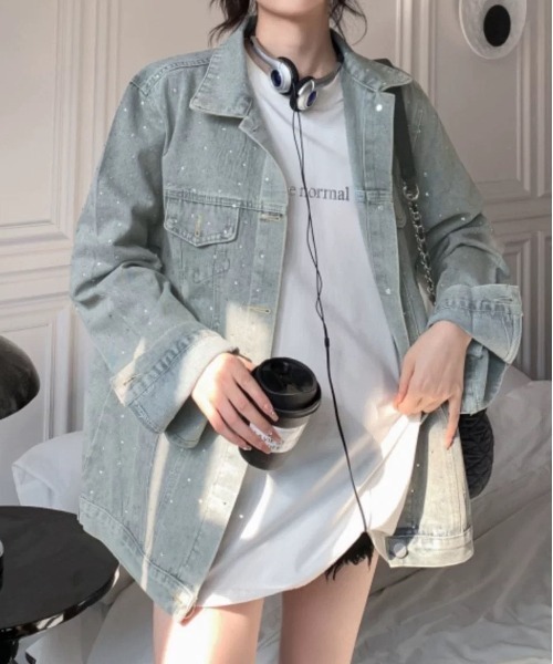 &soiree(アンドソワレ)の「ビックシルエットラインストーンデニムジャケット(デニムジャケット・レディース・ブルー・SMALL/MEDIUM/LARGE/X-LARGE)」の2枚目の写真