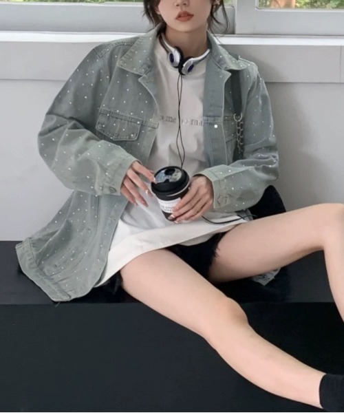 &soiree(アンドソワレ)の「ビックシルエットラインストーンデニムジャケット(デニムジャケット・レディース・ブルー・SMALL/MEDIUM/LARGE/X-LARGE)」の4枚目の写真