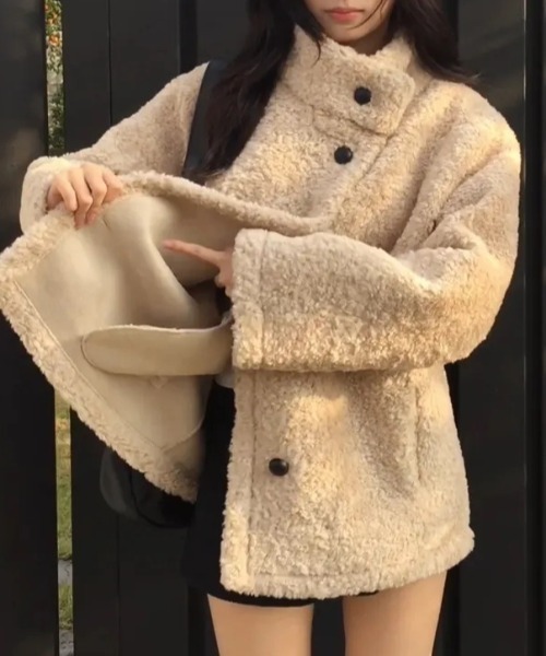 YUGA(ユーガ)の「YUGA_YGMC Korean-style Faux Shearling Coat(ステンカラーコート・レディース・ベージュ/ダークグレー・FREE)」の17枚目の写真