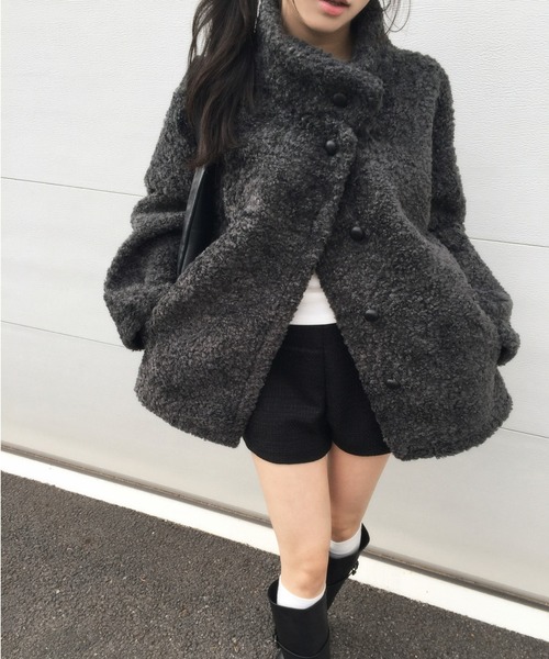YUGA(ユーガ)の「YUGA_YGMC Korean-style Faux Shearling Coat(ステンカラーコート・レディース・ベージュ/ダークグレー・FREE)」の5枚目の写真