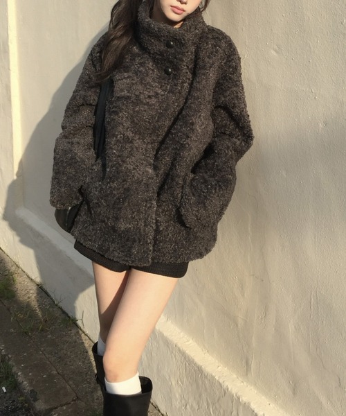 YUGA(ユーガ)の「YUGA_YGMC Korean-style Faux Shearling Coat(ステンカラーコート・レディース・ベージュ/ダークグレー・FREE)」の10枚目の写真