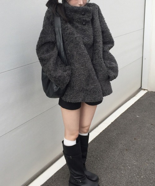 YUGA(ユーガ)の「YUGA_YGMC Korean-style Faux Shearling Coat(ステンカラーコート・レディース・ベージュ/ダークグレー・FREE)」の8枚目の写真