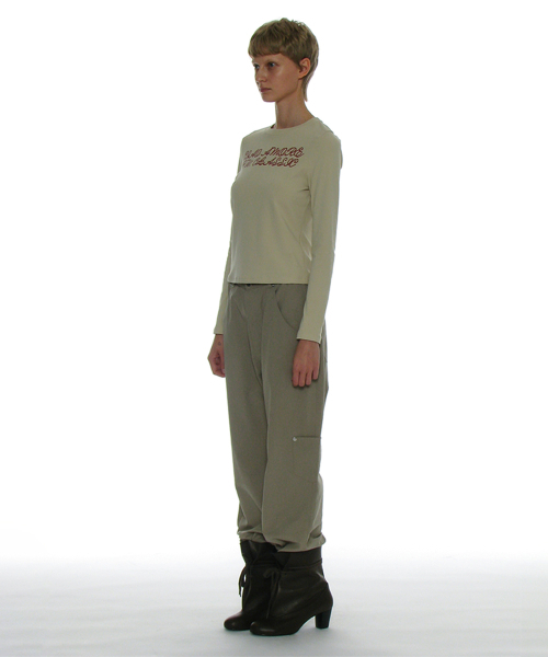 PARTIMENTO WOMEN（パルティメントウィメン）の「93 スタディッドプリンテッドロングスリーブTシャツ_クリーム（Tシャツ/カットソー・レディース・その他・SMALL）」の3枚目の写真