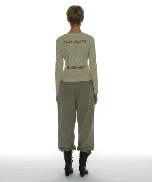 PARTIMENTO WOMEN（パルティメントウィメン）の「93 スタディッドプリンテッドロングスリーブTシャツ_クリーム（Tシャツ/カットソー・レディース・その他・SMALL）」の4枚目の写真