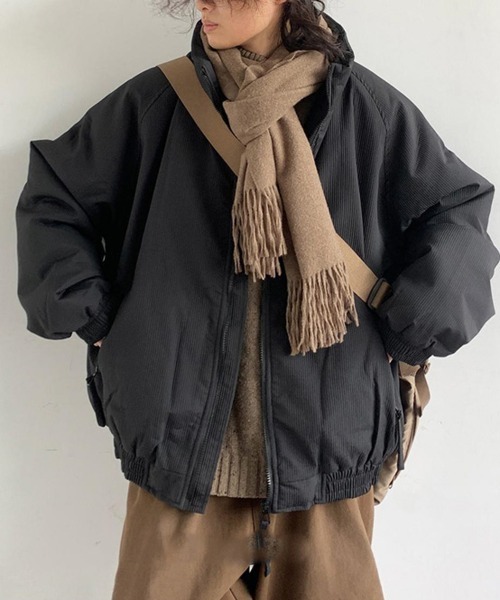 NEW GENTLEMAN(ニュージェントルマン)の「スムースレーター スタンドネック パデッドビッグブルゾン(ブルゾン・メンズ・ブラウン/ブラック/オリーブ・XL/L/M)」の1枚目の写真