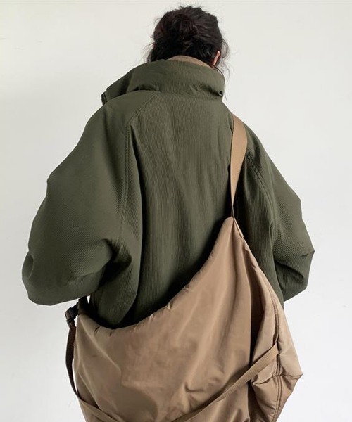 NEW GENTLEMAN(ニュージェントルマン)の「スムースレーター スタンドネック パデッドビッグブルゾン(ブルゾン・メンズ・ブラウン/ブラック/オリーブ・XL/L/M)」の20枚目の写真