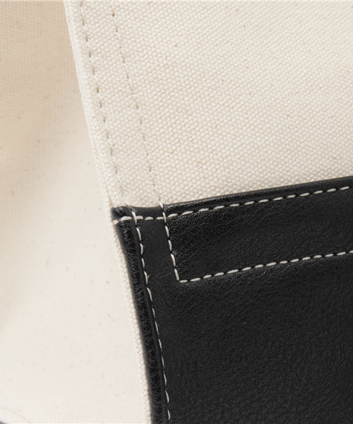 LBC（エルビーシー）の「タッセルキャンバススクエアトートバッグS        （トートバッグ・レディース・ブルー/ブラック/ホワイト/シルバー・ONE SIZE）」の10枚目の写真