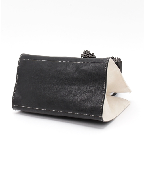 LBC（エルビーシー）の「タッセルキャンバススクエアトートバッグS        （トートバッグ・レディース・ブルー/ブラック/ホワイト/シルバー・ONE SIZE）」の11枚目の写真