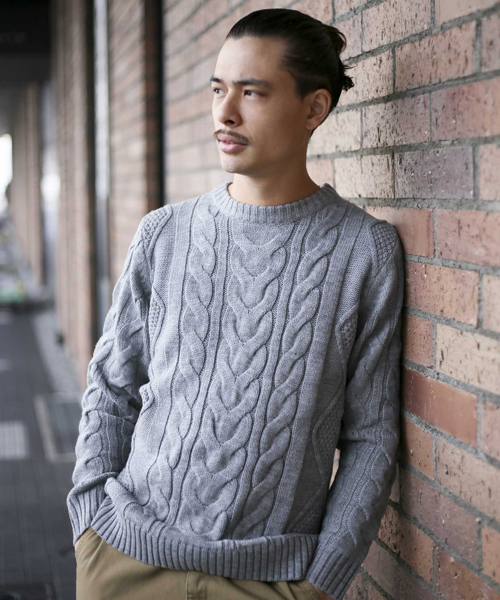 Denime（ドゥニーム）の「ケーブルクルーニット（ニット/セーター・メンズ・ホワイト/カーキ/ネイビー/グレー・MEDIUM/X-LARGE/LARGE/SMALL）」の2枚目の写真