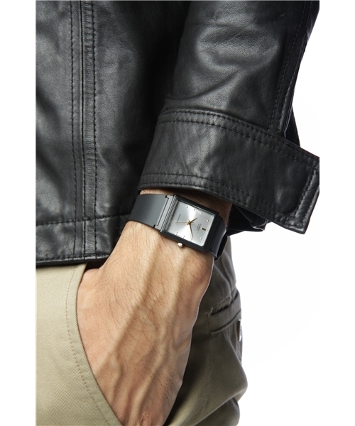 alcali（アルカリ）の「CASIO /  腕時計　<Analogue Rectangular> ≪サイト限定≫（アナログ腕時計・メンズ・ホワイト/グレー/ネイビー・ﾌﾘ-）」の7枚目の写真