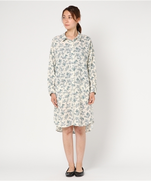 LBC（エルビーシー）の「花柄プリントシャツワンピース             （シャツワンピース・レディース・ネイビー/ホワイト/ブラック・MEDIUM/LARGE）」の4枚目の写真