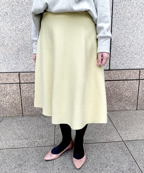 IEDIT（イディット）の「ＩＥＤＩＴ　ダブルジャカードでリュクスな張りを出した　シルエット自慢のニットフレアースカート（スカート・レディース・グレー/レッド/ブルー/ブラック/ブルーグリーン/ピンク/アイボリー/コバルトブルー・SMALL/MEDIUM/LARGE/X-LARGE/XX-LARGE）」の2枚目の写真