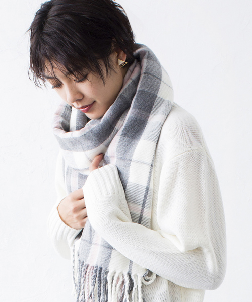 WEGO（ウィゴー）の「WEGO/カシミヤタッチチェックストール（ストール/ショール・レディース・オフホワイト/ネイビー/ピンク/ブラック/レッド/オレンジ/グレー/グリーン/ライトピンク/ワイン・FREE）」の4枚目の写真