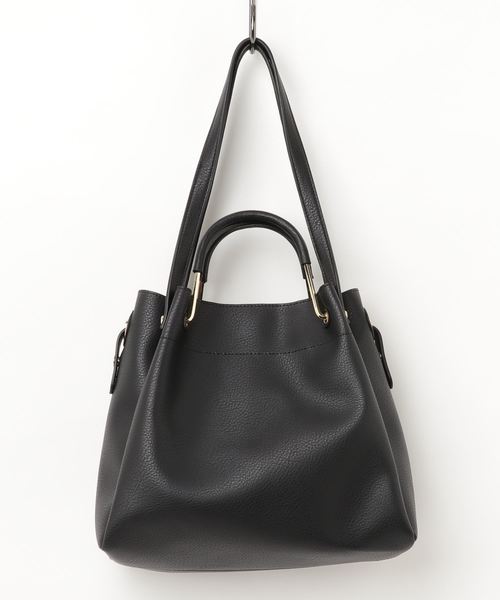 NATURAL BEAUTY BASIC(ナチュラルビューティーベーシック)の「メタルハンドルタックショルダー(ショルダーバッグ・レディース・ブラック/ベージュ/レッド・フリ-)」の1枚目の写真