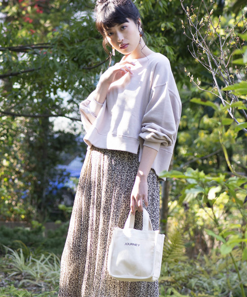 WEGO（ウィゴー）の「WEGO/カットリブショートスウェット（スウェット・レディース・ベージュ/オフホワイト/ピンク/ライトパープル・FREE）」の5枚目の写真