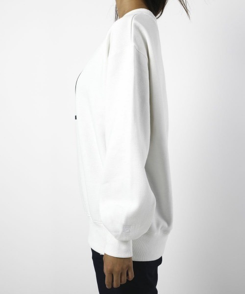 FILA(フィラ)の「【FILA フィラ】レディースビッグロゴスウェット / トレーナー ドロップショルダー ロゴ ビックシルエット スポーティーカジュアル / ワンマイルウェア / ルームウェア(スウェット・レディース・ホワイト/ブラック/レッド・SMALL/MEDIUM/LARGE/X-LARGE)」の18枚目の写真