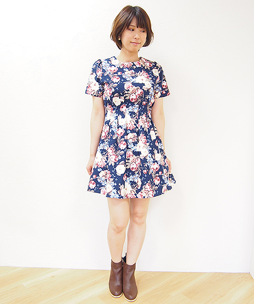 one after another NICE CLAUP(ワンアフターアナザーナイスクラップ)の「【ナイスクラップ】レトロ花柄ワンピ(ワンピース・レディース・アイボリー/サックスブルー/ネイビー・FREE)」の3枚目の写真