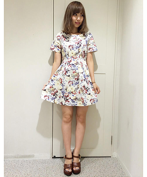 one after another NICE CLAUP(ワンアフターアナザーナイスクラップ)の「【ナイスクラップ】レトロ花柄ワンピ(ワンピース・レディース・アイボリー/サックスブルー/ネイビー・FREE)」の11枚目の写真