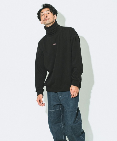 TonyTaizsun（トニータイズサン）の「TONY TaizSun TURTLENECK PULLOVER (トニータイズサン 別注タートルネックプルオーバー)(2colors)(Unisex)(タートルネック)（スウェット・メンズ・ブラック/ブラウン・L/M）」の2枚目の写真