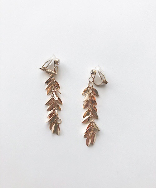 TIMELESS&THREE（タイムレスアンドスリー）の「デザインフルイヤリング（イヤリング・レディース・A/B/C/D/E/F/G/H/I/J/O/L/N/R/M/Q/K/P/T/V/U/S/X/Y/W/その他2/その他1/Z/その他4/その他3/その他6/その他7/その他8/その他5/その他9/その他10・FREE）」の2枚目の写真