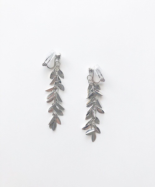 TIMELESS&THREE（タイムレスアンドスリー）の「デザインフルイヤリング（イヤリング・レディース・A/B/C/D/E/F/G/H/I/J/O/L/N/R/M/Q/K/P/T/V/U/S/X/Y/W/その他2/その他1/Z/その他4/その他3/その他6/その他7/その他8/その他5/その他9/その他10・FREE）」の3枚目の写真