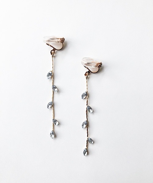 TIMELESS&THREE（タイムレスアンドスリー）の「デザインフルイヤリング（イヤリング・レディース・A/B/C/D/E/F/G/H/I/J/O/L/N/R/M/Q/K/P/T/V/U/S/X/Y/W/その他2/その他1/Z/その他4/その他3/その他6/その他7/その他8/その他5/その他9/その他10・FREE）」の6枚目の写真